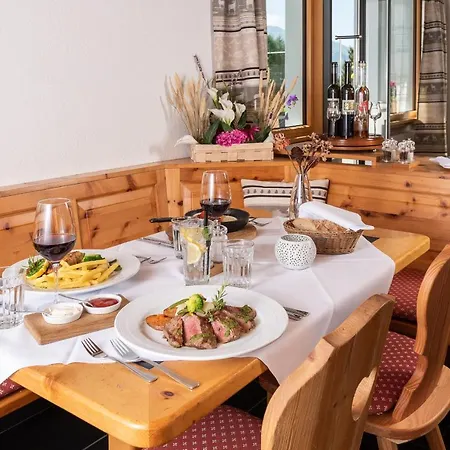 호스텔 바이 란돌린스 *