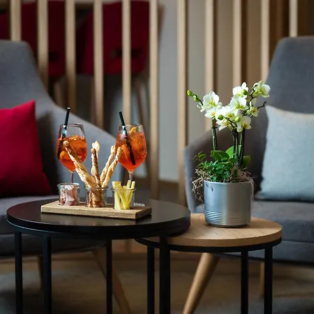 بيت شباب By Randolins