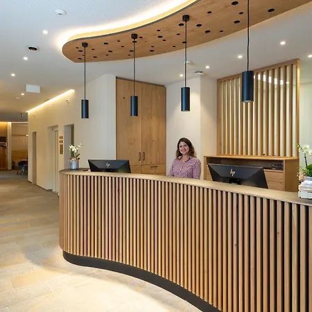 By Randolins بيت شباب *