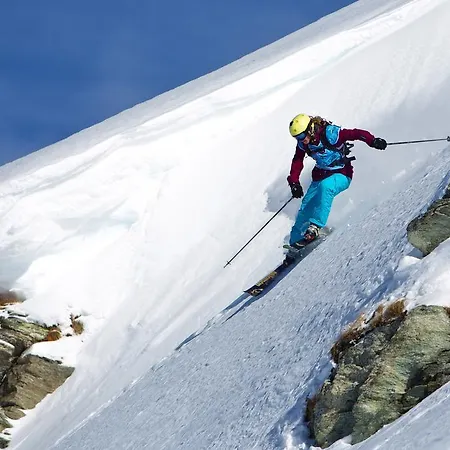 호스텔 바이 란돌린스 *