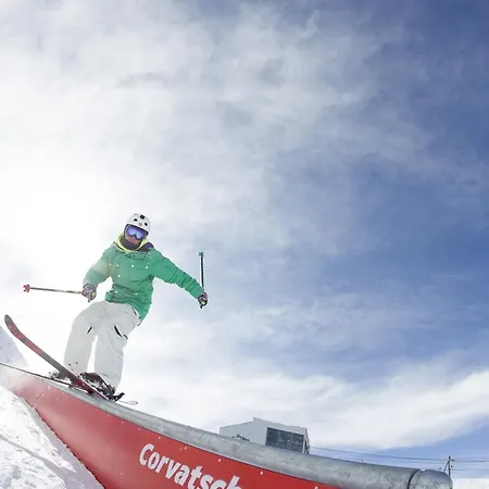 Hostel By Randolins *