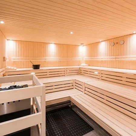 Hostel By Randolins *