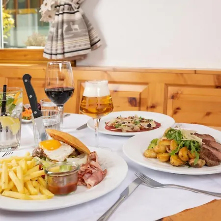 Hostel By Randolins *