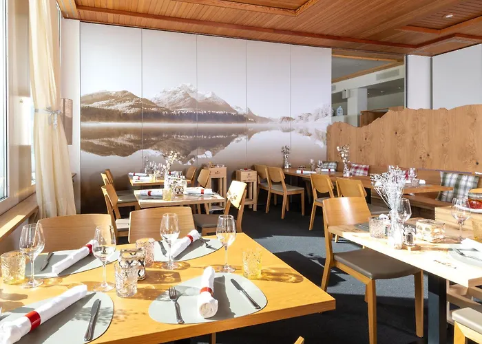 Auberge de jeunesse By Randolins Saint-Moritz