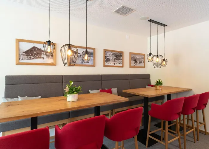 Auberge de jeunesse By Randolins Saint-Moritz