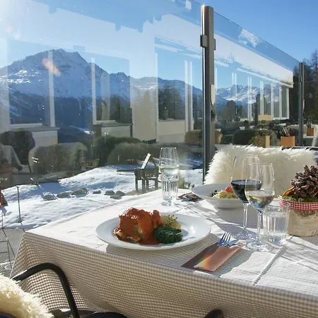 Hostal By Randolins *